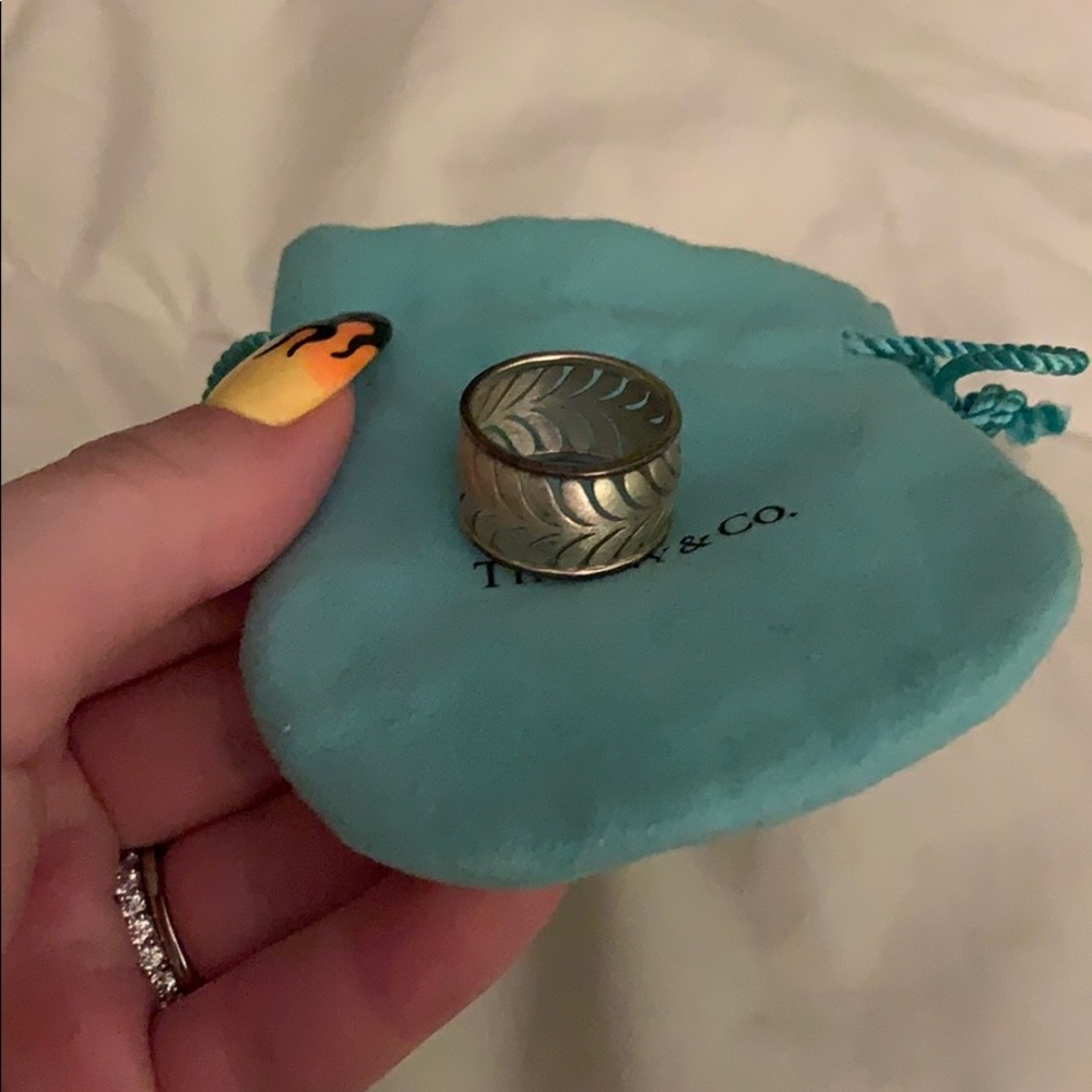 AUTHENTIC AND RARE tiffany & co ring